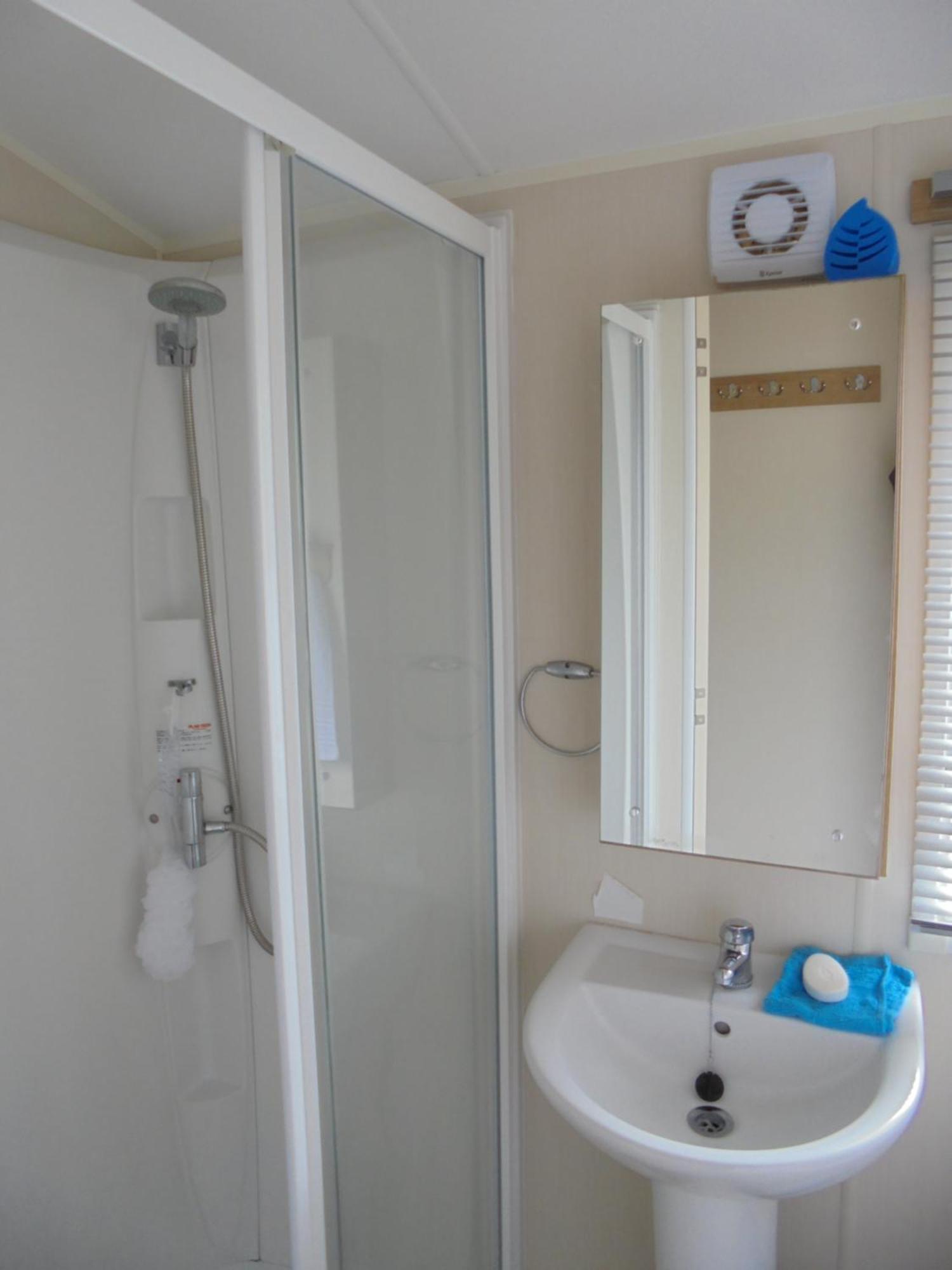 Holiday home Kingfisher Seasons Ii 8 Berth Close To Site Entrance *