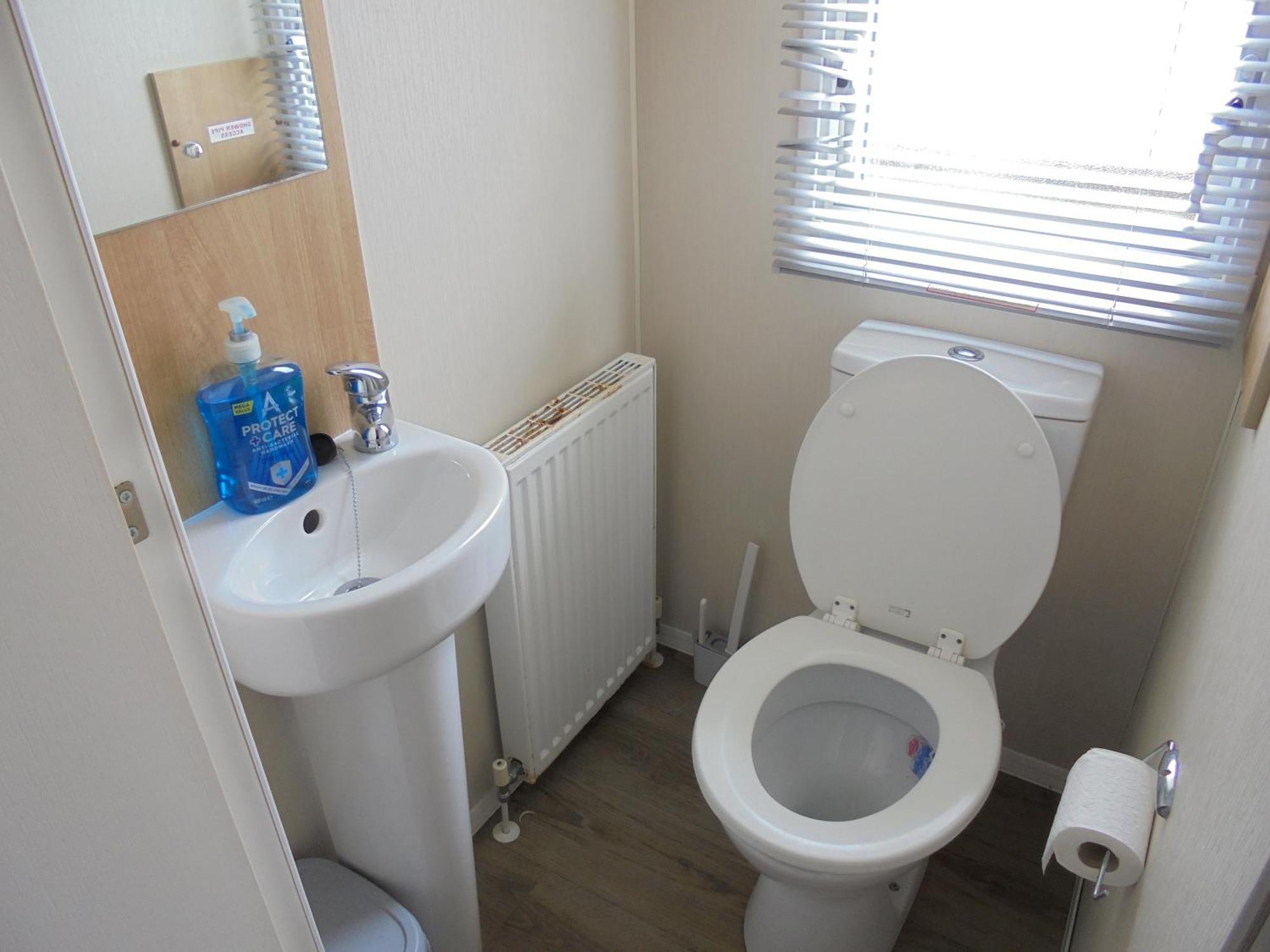 Kingfisher Seasons Ii 8 Berth Close To Site Entrance